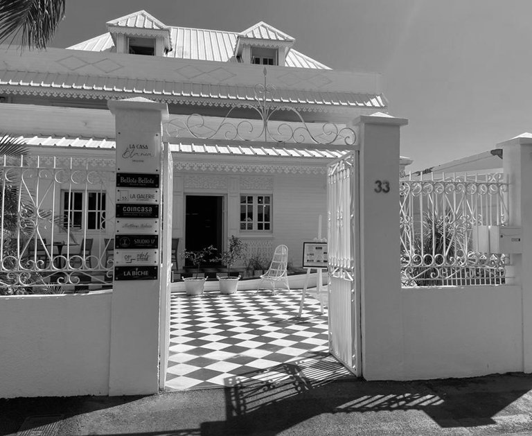 L'espace intérieur de La Casa Blanca avec son architecture typique